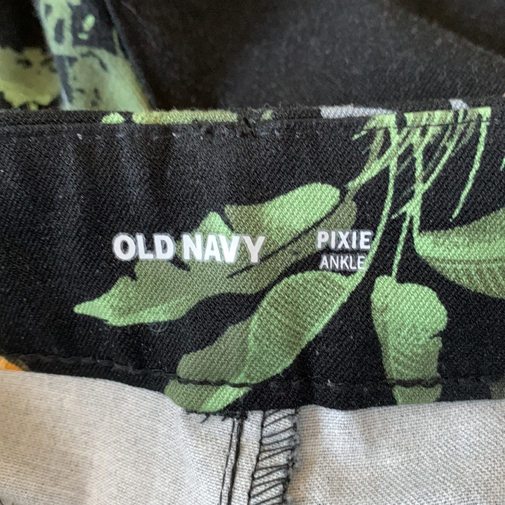 On Pixie Pant. - image 7